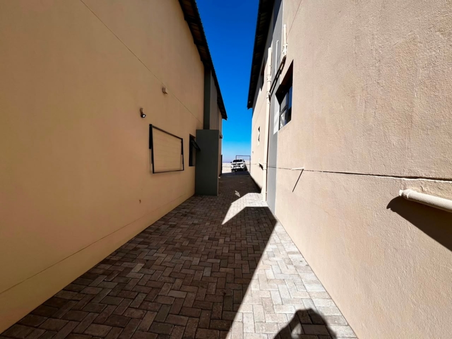 To Let 4 Bedroom Property for Rent in Cashan North West
